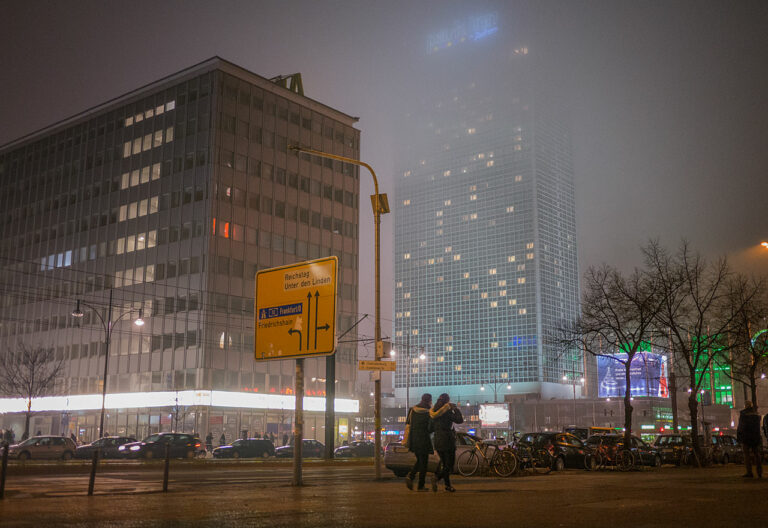 Berlin - Hotel ParkInn im Nebel
