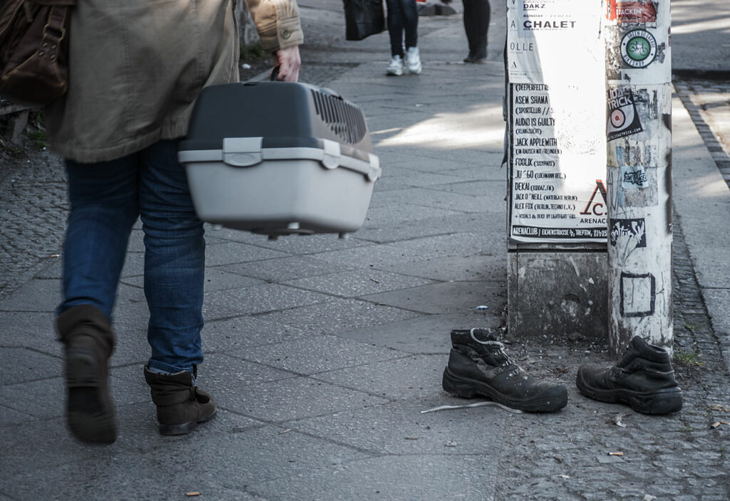 Berlin - ein Paar herrenlose Schuhe