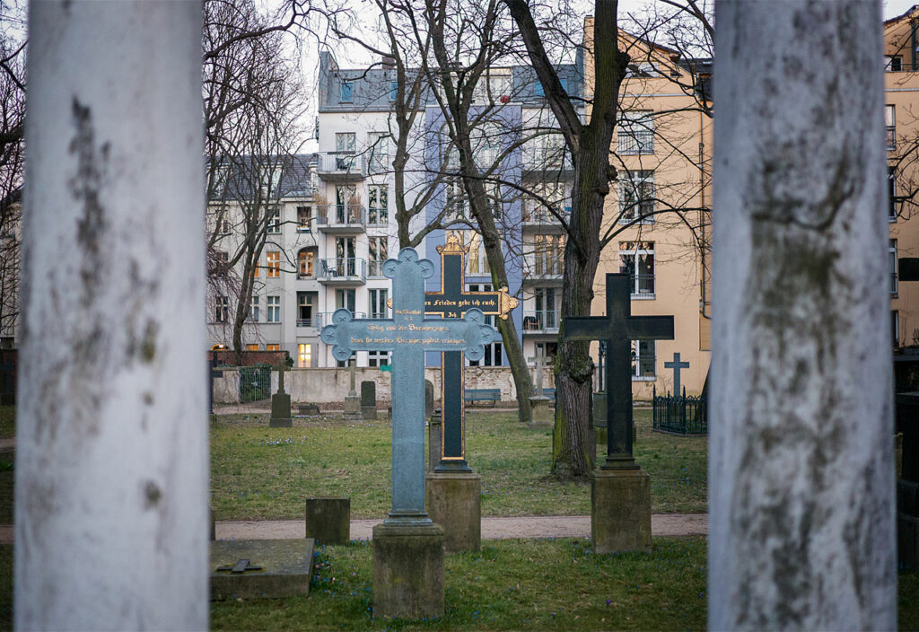 Berlin - Friedhof im Wohngebiet