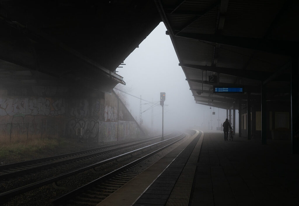 Berlin - Bahnhof im Nebel