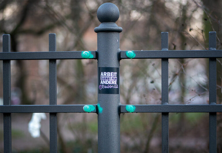Berlin - Arbeit zuerst für andere