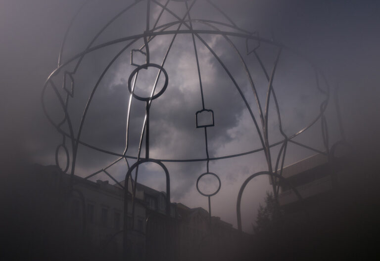 Die Skulptur Memoria Urbana Berlin in der Nähe der Friedrichstraße