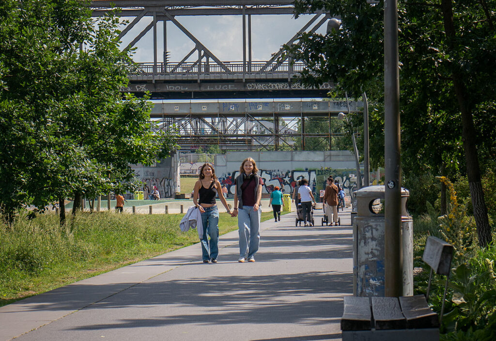 Spaziergang im Park am Gleisdreieck