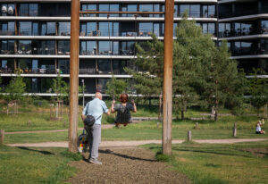 Eine Schaukel im Park am Gleisdreieck